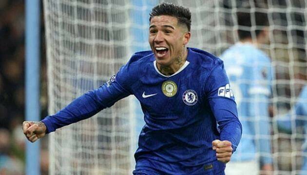 Khoảnh khắc định mệnh của Enzo Fernandez